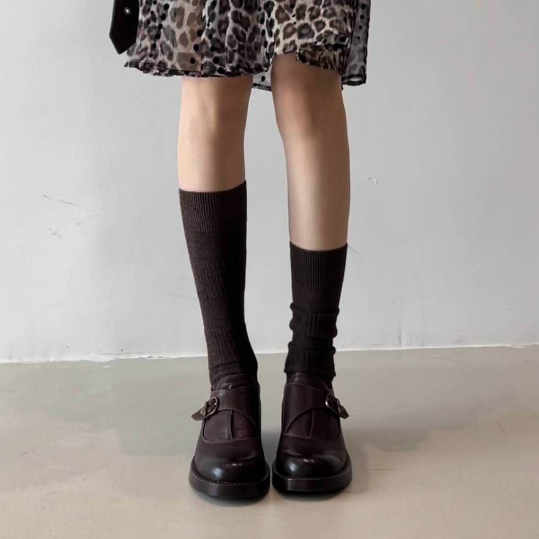 Damen schwarze Ankle Boots mit modischem Schnallenakzent und eleganter Absatzhöhe