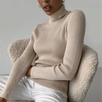 Damen Rollkragenpullover im feinen Rippenstrick