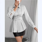 Damen Modische Hemdbluse mit taillierendem Gürtel und komfortablem Schnitt R&B