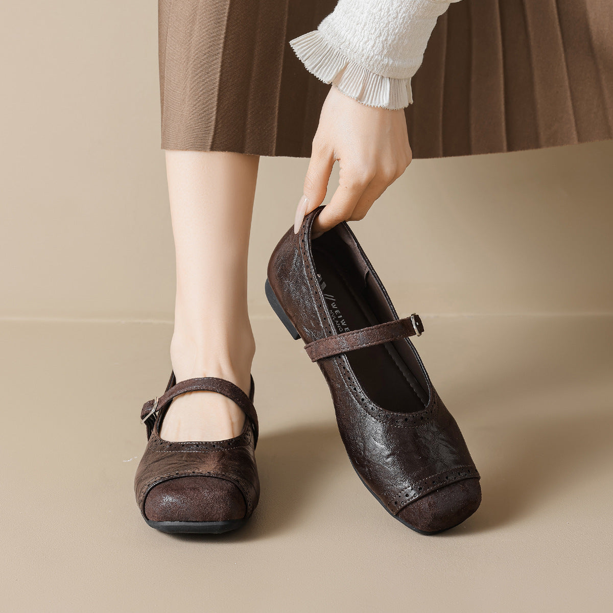 Damen Ballerinas mit hochwertigem Textil und verstellbarem Riemen