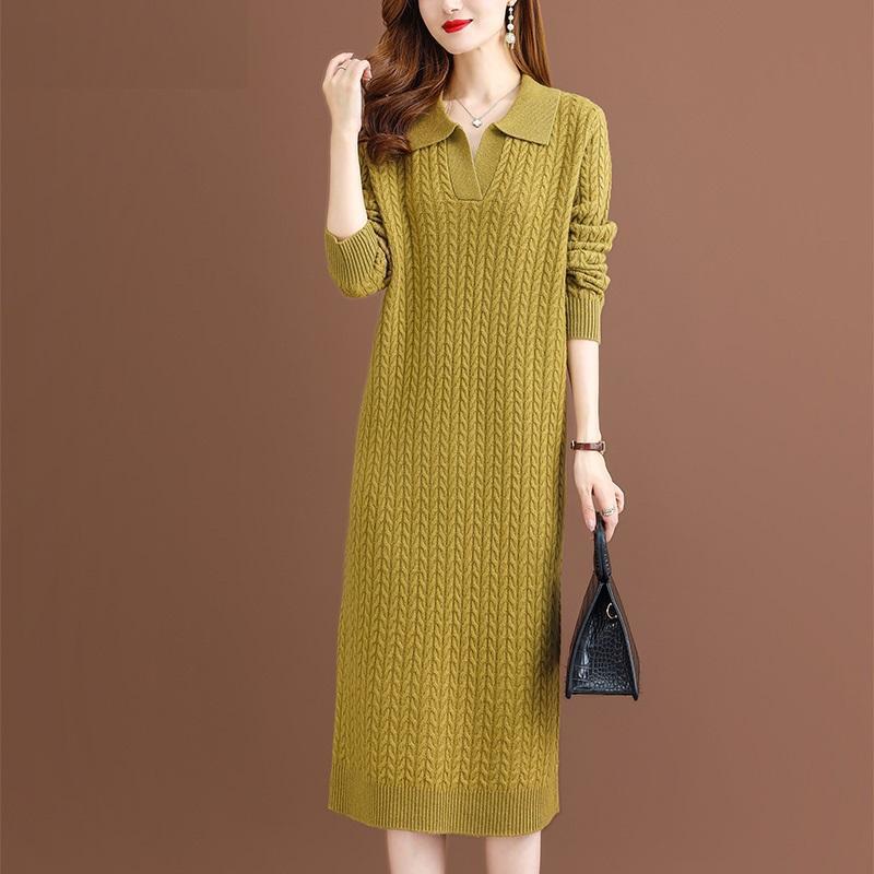 Damen Strickkleid mit klassischem Polokragen und feinem Zopfmuster