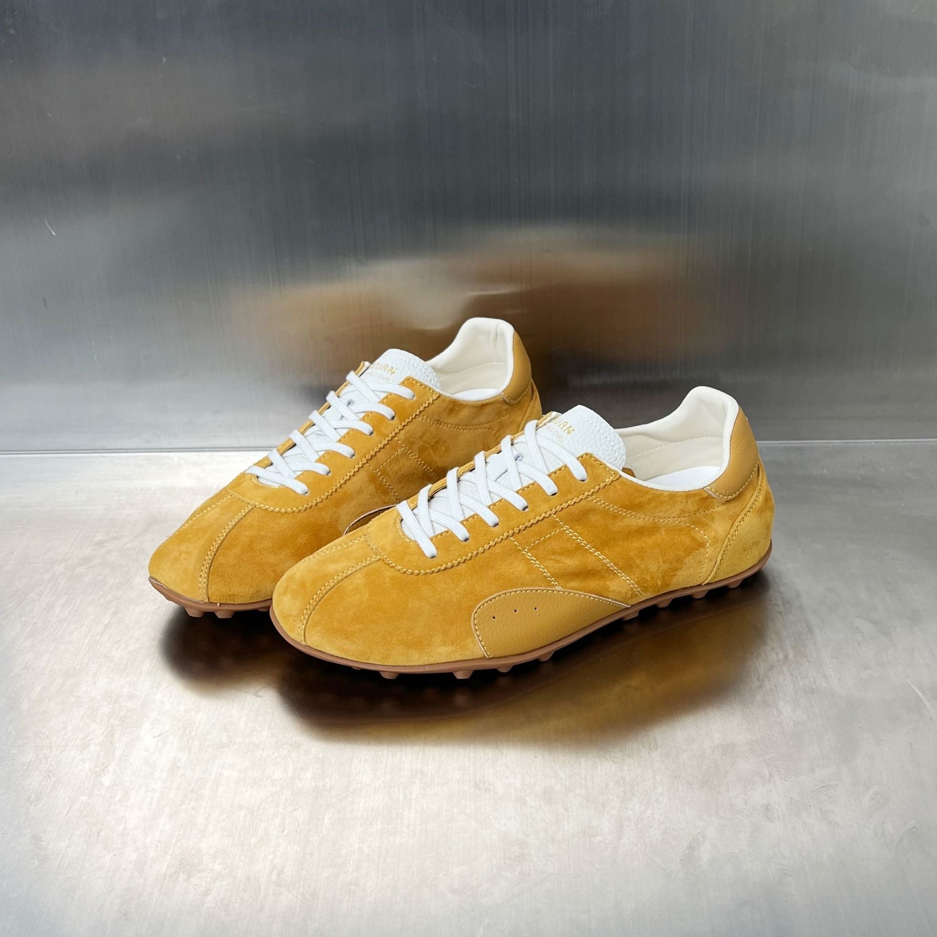 Damen Sportliche Sneaker mit luxuriösem Wildleder und innovativer Sohlenkonstruktion R&B