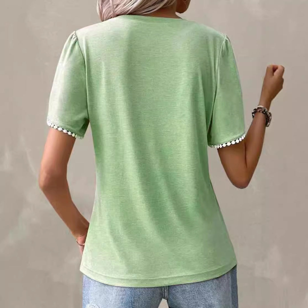 Damen nan Rundhals-Shirt mit dekorativer Kellerfalten-Front, Flatterärmeln und Pompon-Borte R&B