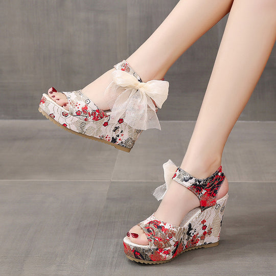 Damen Wedge-Sandaletten mit floralem Design und dekorativem Schleifendetail R&B