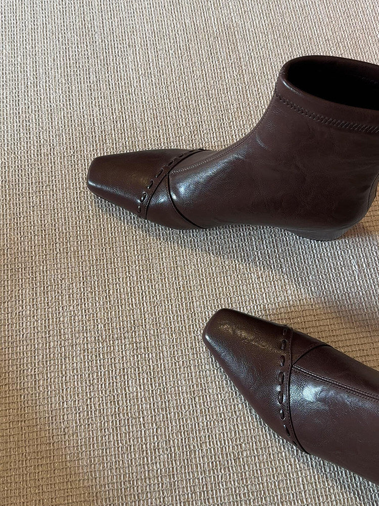 Damen Stiefeletten mit schmalem Schnitt und modischen Nähten