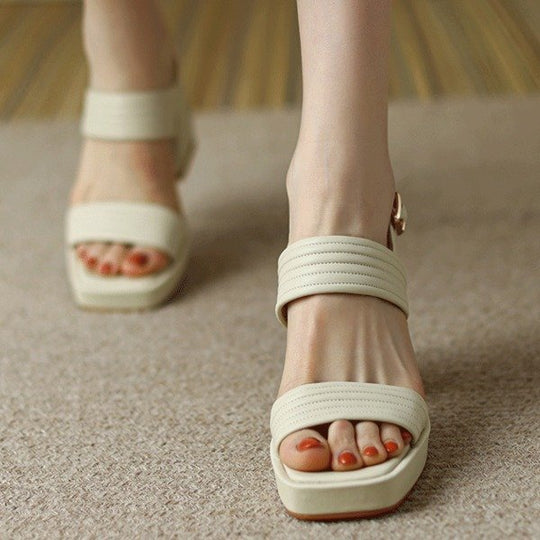 Damen Blockabsatzsandalen mit breiten Riemen und verstellbarem Schließen R&B