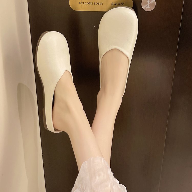 Damen modische Mules mit glänzendem Obermaterial R&B