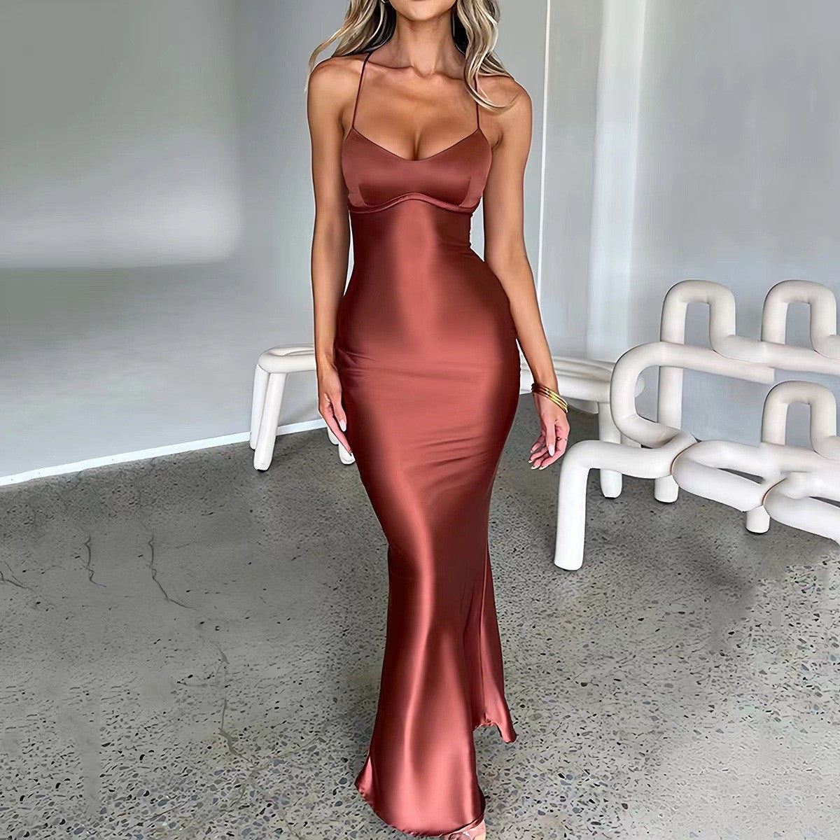 Damen elegantes Kleid mit schmalem Schnitt und trägerloser Silhouette EB
