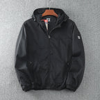 Herren leichte Windjacke mit verstellbarem Kapuzenkragen und atmungsaktiven Einsätzen Hedi-Mode