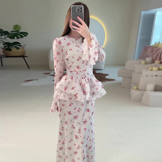 Damen Maxikleid mit voluminösem Peplum und floralen Akzenten R&B
