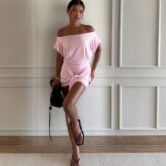 Damen Raffiniertes Minikleid mit angeschnittenem Ausschnitt und seitlichem Knoten R&B