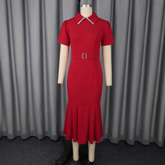 Damen Elegantes Kleid mit schwingendem Saum und glamourösen Akzenten R&B