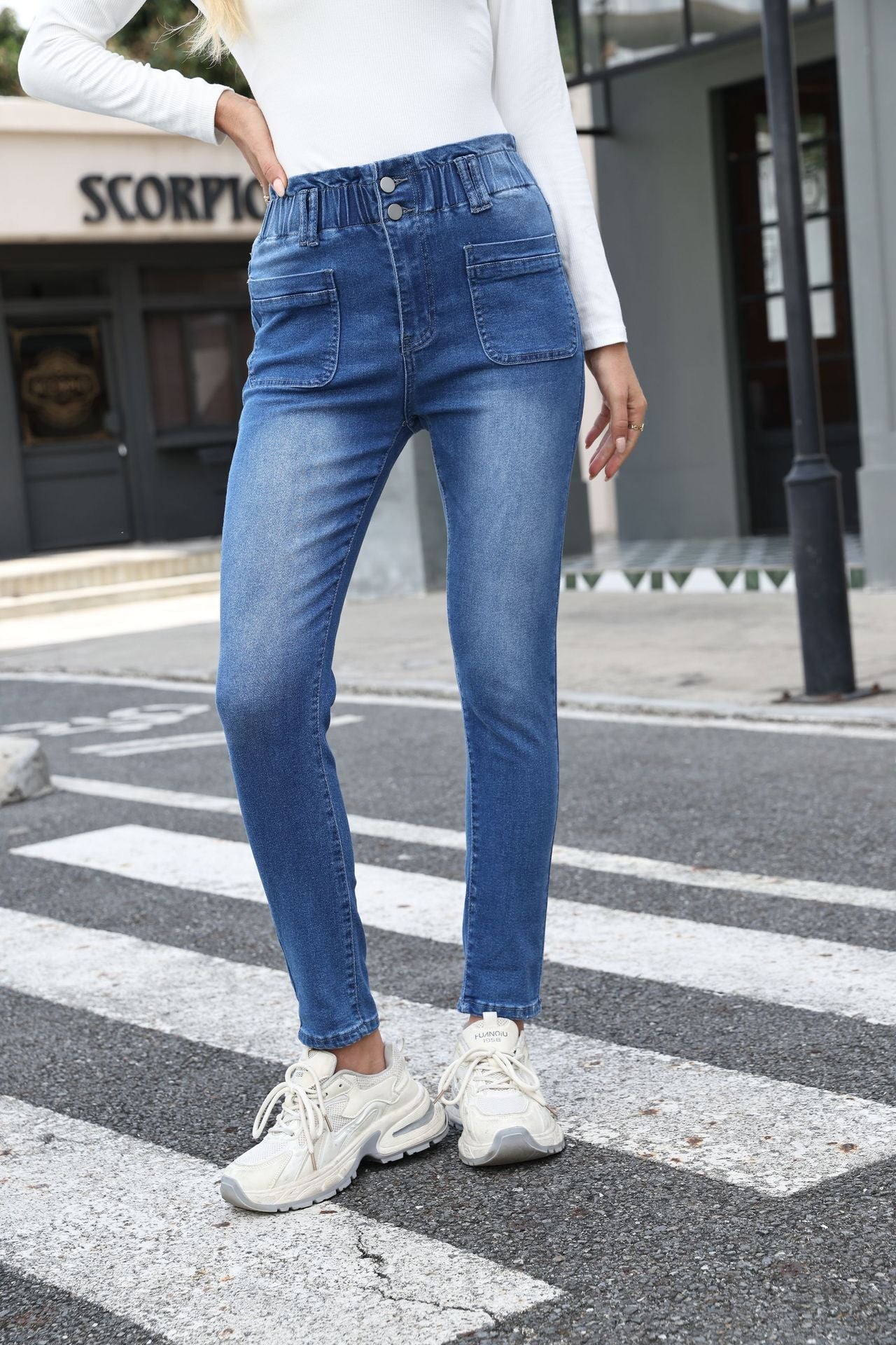 Damen High-Waist Jeans mit elastischem Bund und praktischen Taschen