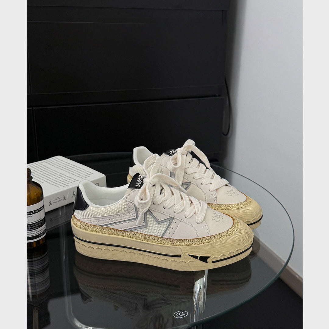 Damen modische Plattform Sneakers mit robustem Obermaterial und glänzendem Akzent R&B