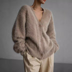 Damen gemütlicher Strickcardigan mit weichem Flauschmaterial und modischem Knopfdetail R&B
