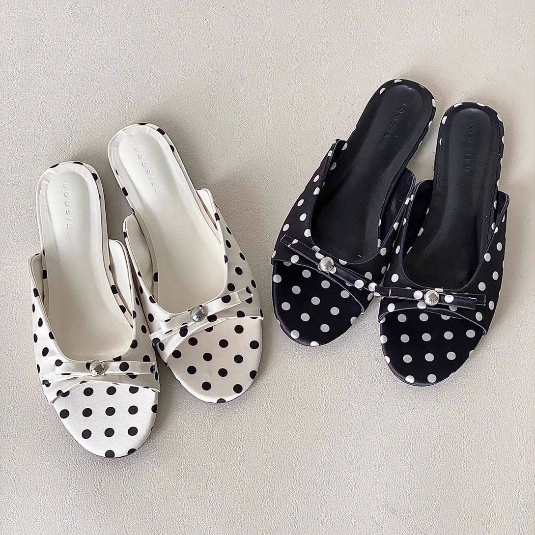Damen modische Pantolette mit Punkten und dekorativem Riemen R&B
