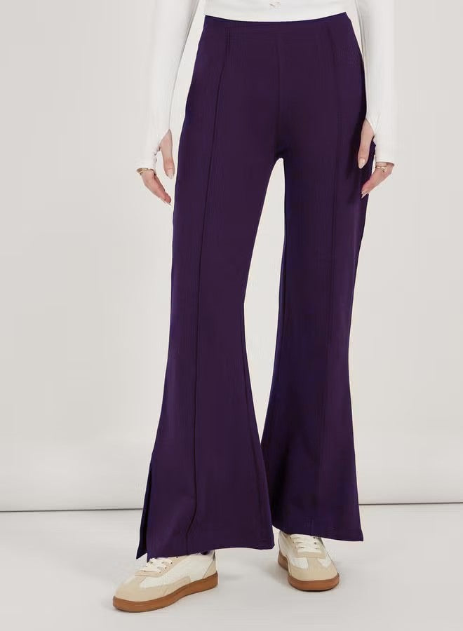Damen weite Flared-Hose aus strukturiertem Material mit seitlichen Schlitzen R&B