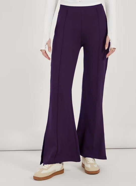 Damen weite Flared-Hose aus strukturiertem Material mit seitlichen Schlitzen R&B