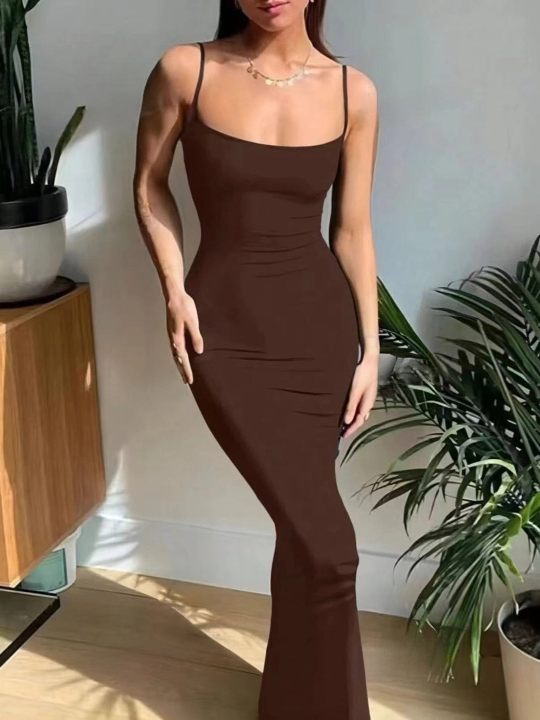 Damen Elegantes Langes Kleid mit schmalem Schnitt und feinen Trägern R&B