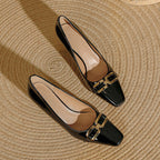 Damen Pumps mit geschmackvollem quadratischem Zehenbereich und eleganter Schnallenapplikation