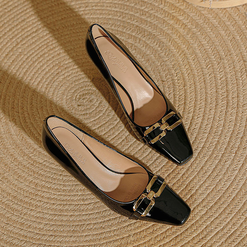 Damen Pumps mit geschmackvollem quadratischem Zehenbereich und eleganter Schnallenapplikation