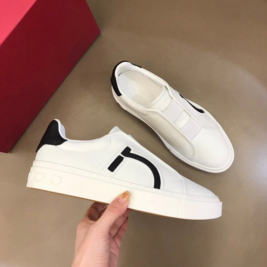 Damen Sportliche Slip-On Sneakers mit modernem Design und elastischem Riemen R&B
