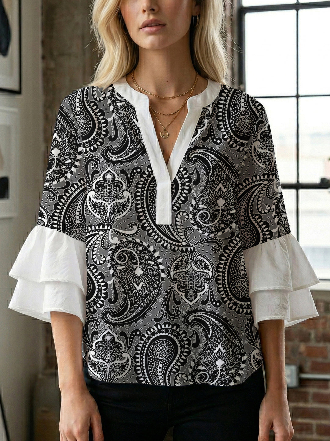 Damen Bluse mit voluminösen Flügelärmel und intensivem Blattmuster R&B