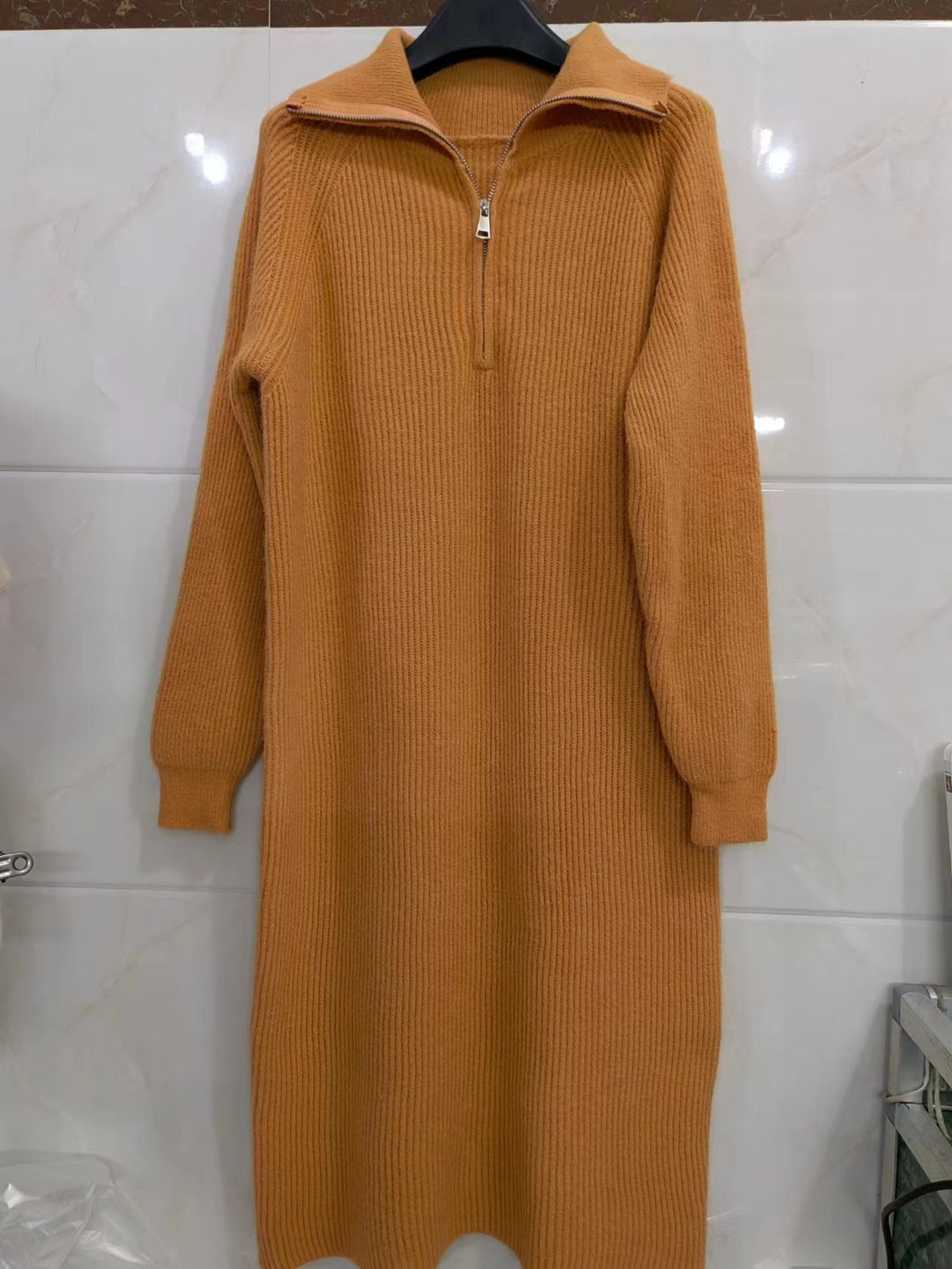 Damen Strickkleid mit hohem Kragen und Reißverschluss R&B