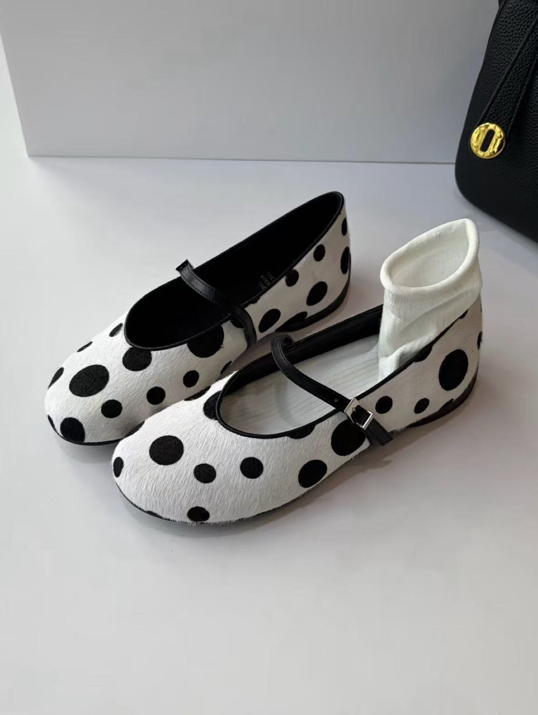 Damen Ballerinas mit modischem Punkten-Design und verstellbarem Riemchen R&B