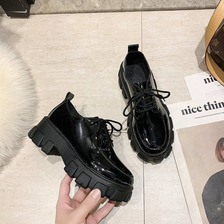 Damen Plateau-Schnürschuhe mit glanzvollem Obermaterial und komfortabler Sohle R&B