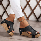 Damen Wedge-Pantoletten mit modischem Riemendesign und dekorativen Nieten R&B