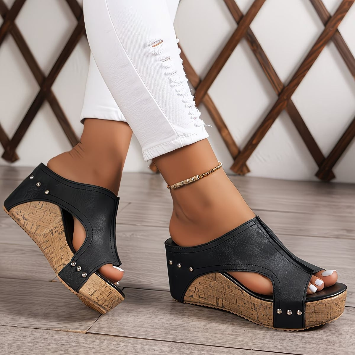 Damen Wedge-Pantoletten mit modischem Riemendesign und dekorativen Nieten R&B