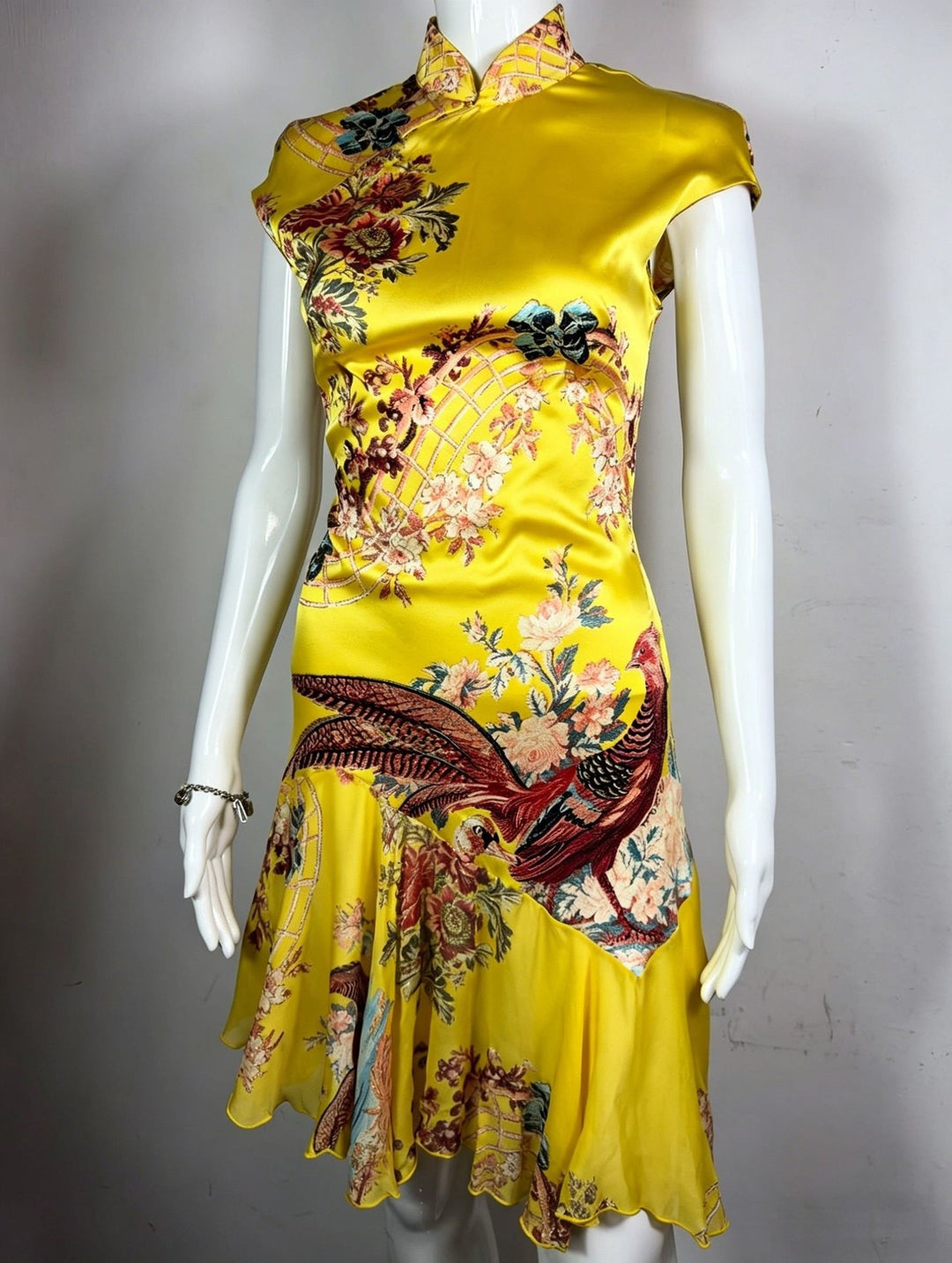 Damen Chiffonkleid mit floralen Bestickungen und asymmetrischem Saum R&B