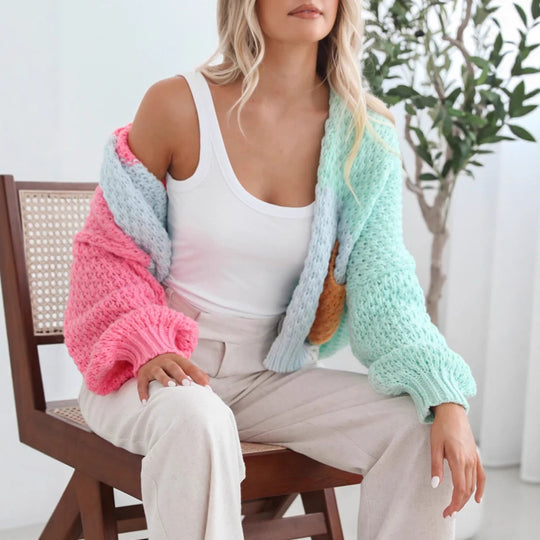 Damen kuschelige Strickjacke mit oversized Ärmeln und Farbkombination R&B