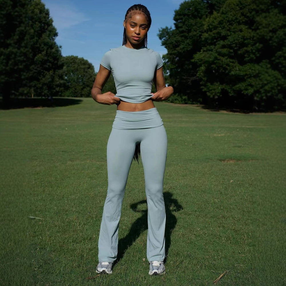 Damen sportliches Flared-Hosen Set mit figurbetontem Oberteil aus atmungsaktiven Materialien R&B