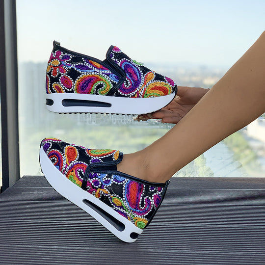Damen modische Slip-On Sneakers mit buntem Stickdesign R&B