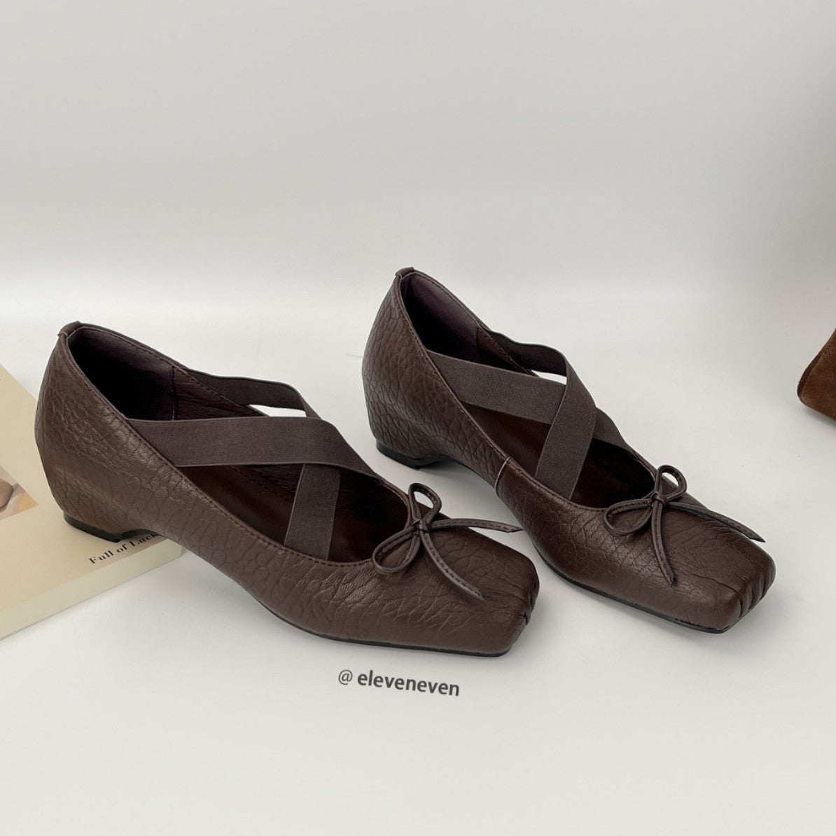 Damen Ballerina-Schuhe mit raffiniertem Cross-Over-Riemen und weichem Leder