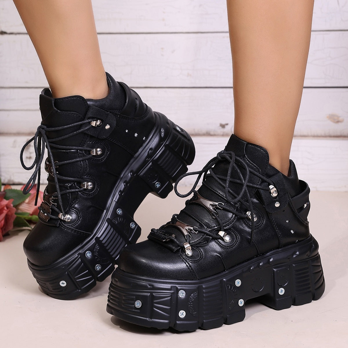 Damen Trendige und auffällige Sneakers mit modischen Details R&B