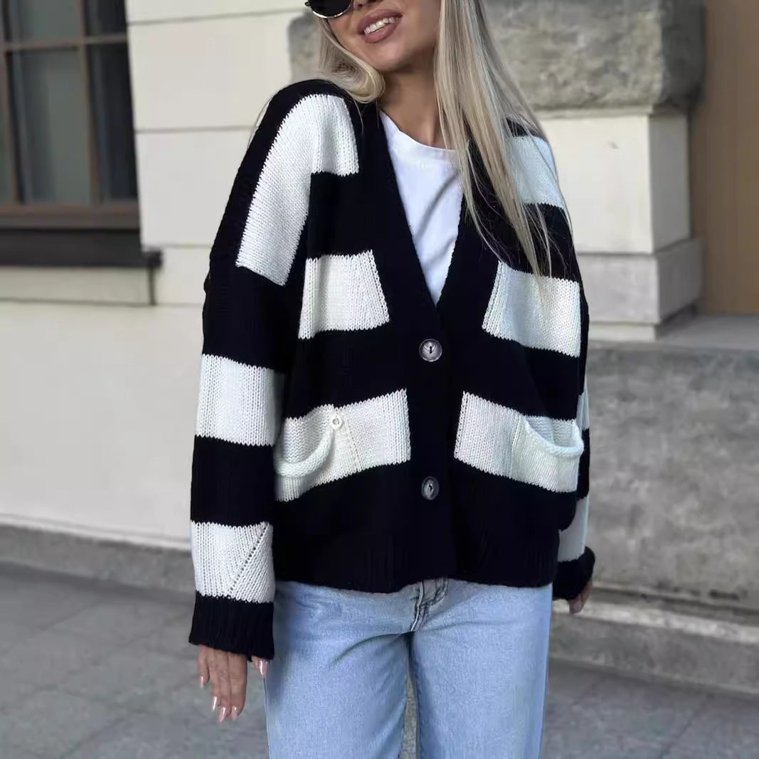 Damen kuschelige Strickjacke mit auffälligem Streifenmuster und praktischen Taschen R&B