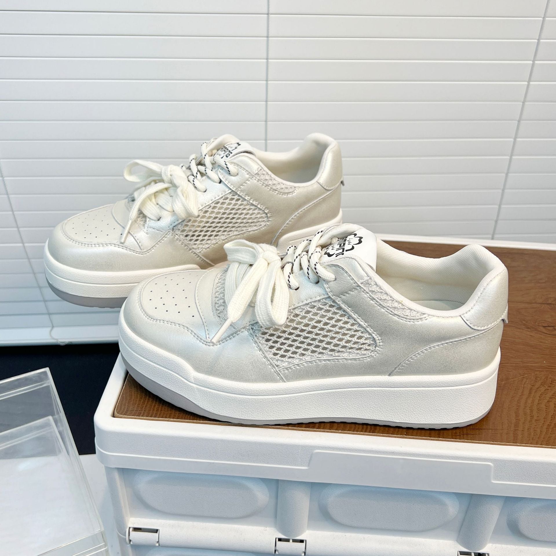 Damen Sportliche Sneakers mit luftiger Netz- und Lederkombination R&B