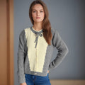 Damen Strickjacke mit kontrastierenden Mustern und dekorativen Knopfdetails R&B