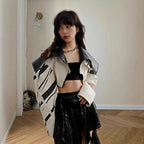 Damen Modische Cropped Jacke mit geometrischem Design und Kunstlederdetails R&B