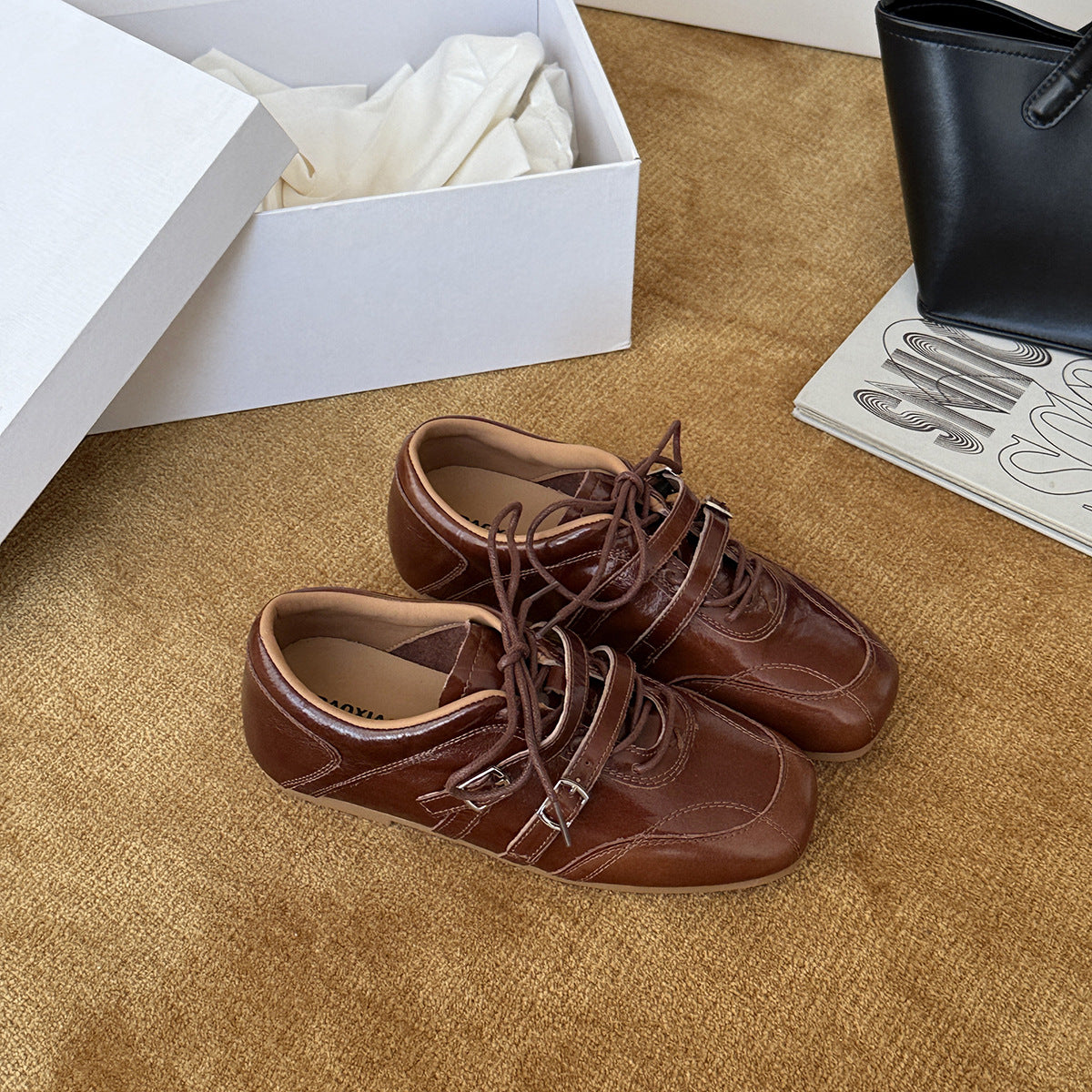 Damen Elegante Ledersneaker mit modischem Schnürsystem und komfortabler Innensohle R&B