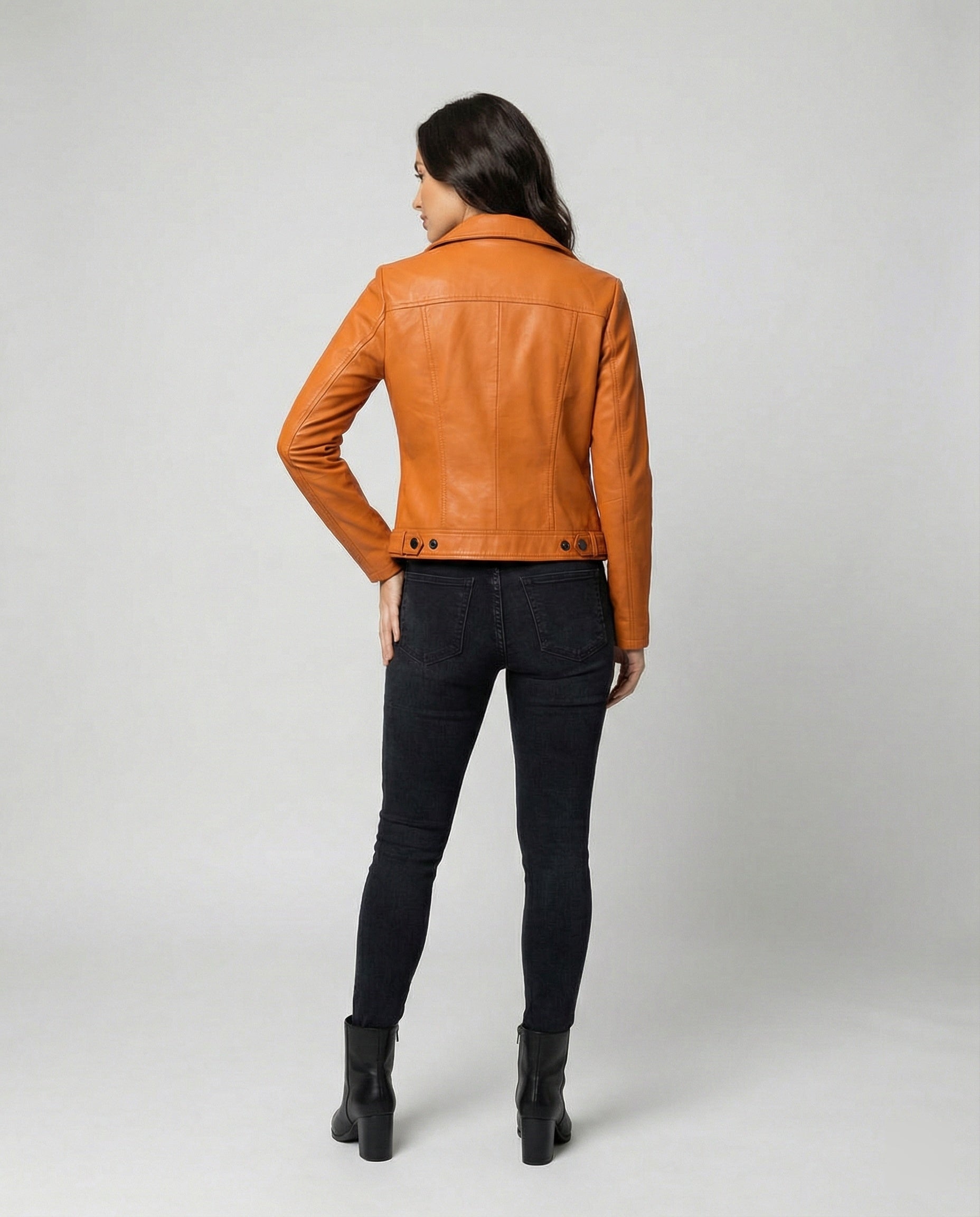 Damen Kunstleder-Bikerjacke mit asymmetrischem Reißverschluss wattierter Innenfütterung und taillierten Abnähern R&B