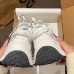 Damen Komfortable und stylische Chunky Sneakers mit dekorativem Blumen-Element R&B