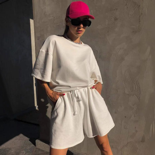 Damen lässiges Freizeitensemble mit oversized T-Shirt und bequemen Shorts R&B