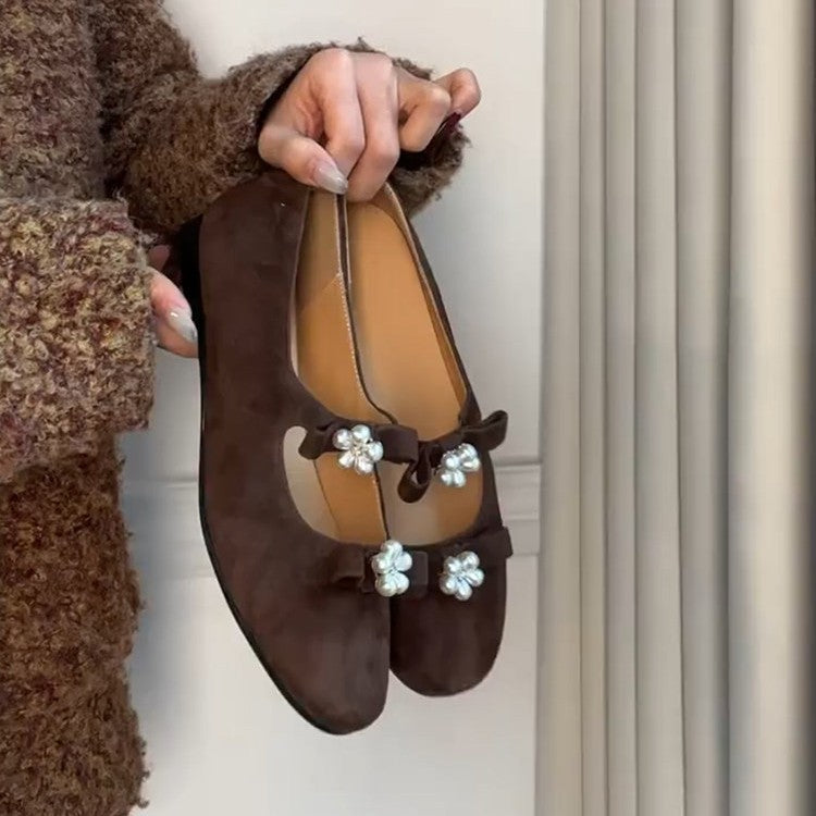 Damen Ballerina-Schuhe mit dekorativem Blumenakzent und flexiblem Riemchen R&B