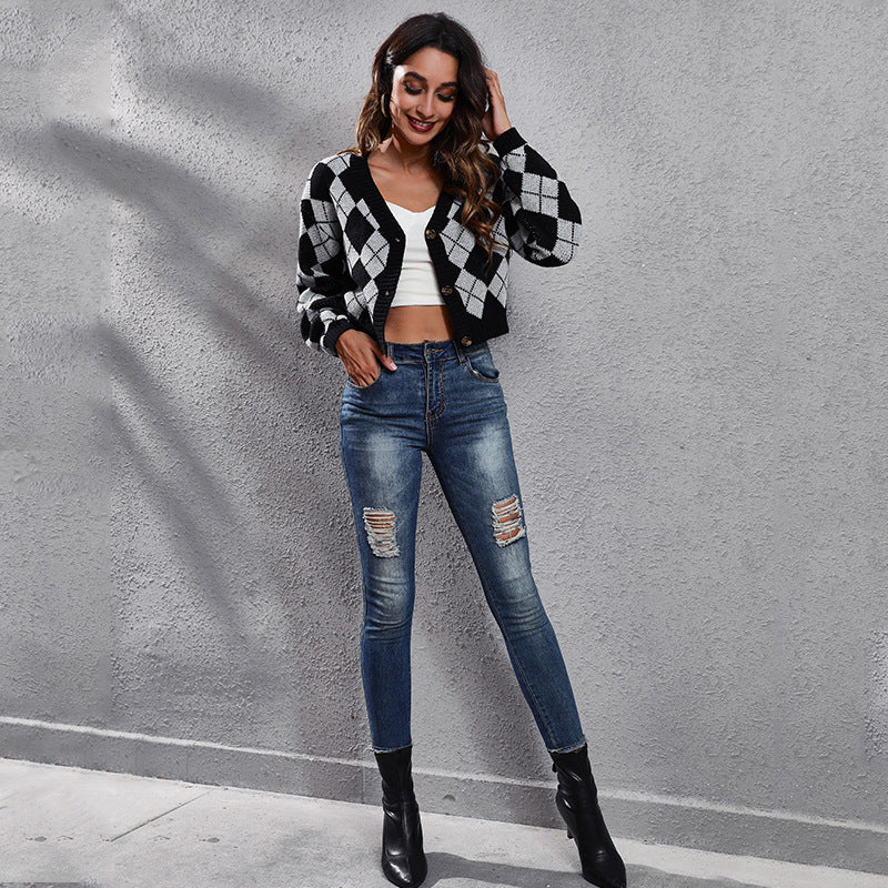 Damen Grobstrickjacke mit modernem Rautenmuster und Knopfdetails R&B