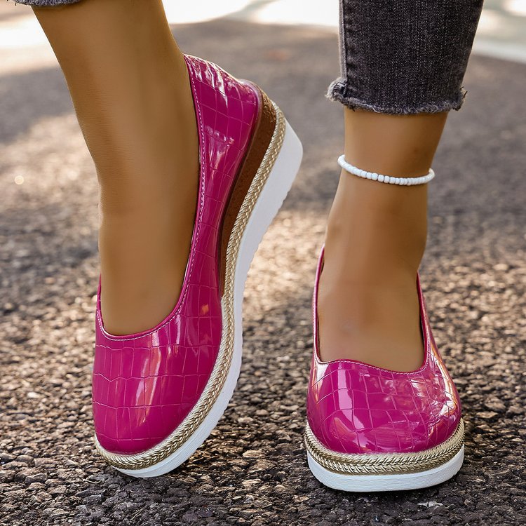 Damen Sneaker mit modernem glänzendem Obermaterial und komfortabler Sohle R&B
