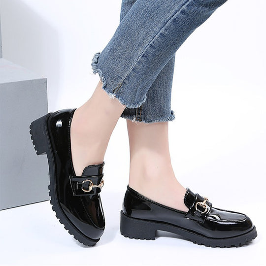 Damen Elegante Loafers mit glänzendem Finish und modischem Kettenverschluss R&B